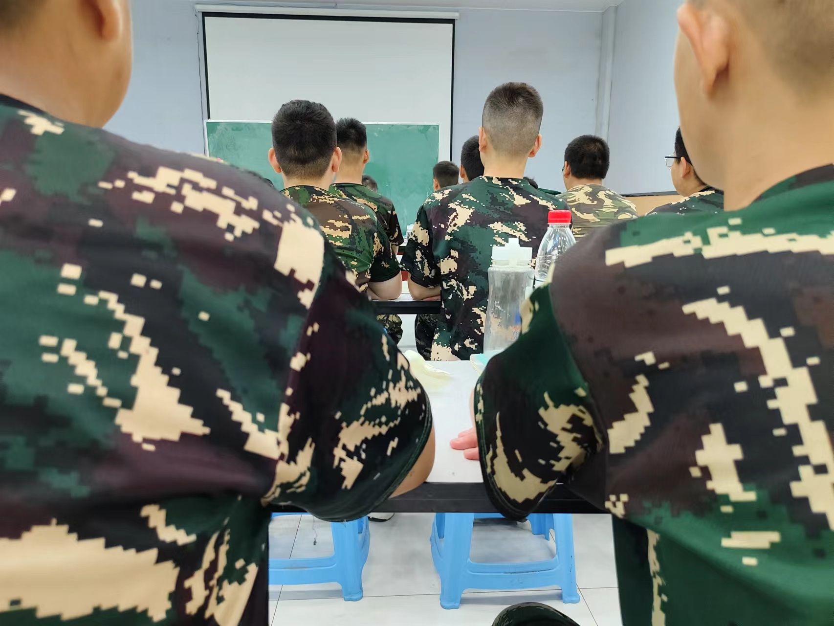 父母越是強(qiáng)迫孩子努力學(xué)習(xí)，孩子就越叛逆